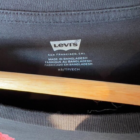 Levis Top SZ XS Black The Perfect Tee Bleached Logo Cactus Flower Short Sleeve - Picture 2 of 14